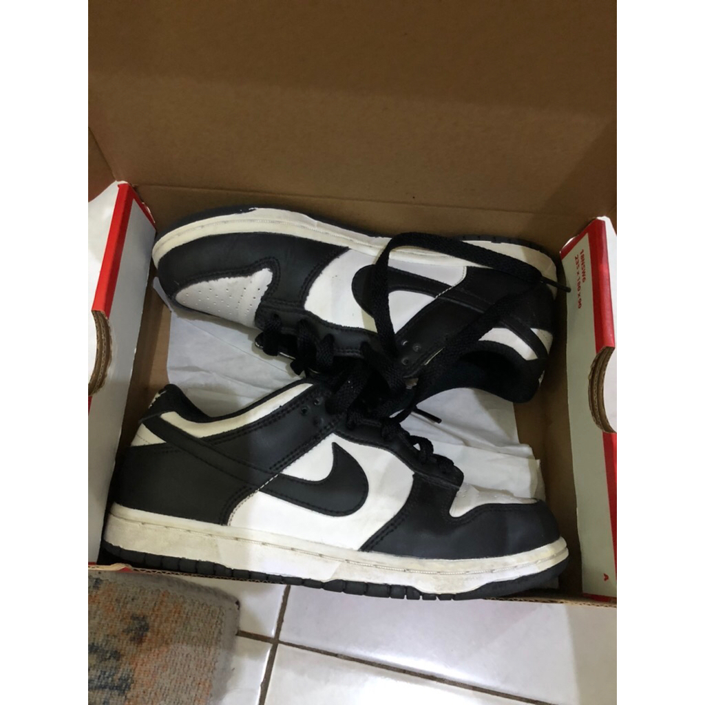 preloved nike dunk panda size 33 VGC