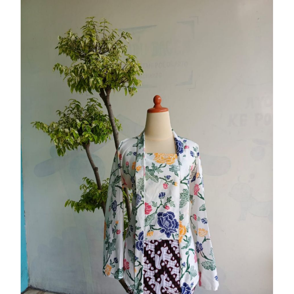 KEBAYA KUTUBARU MOTIF BUNGA