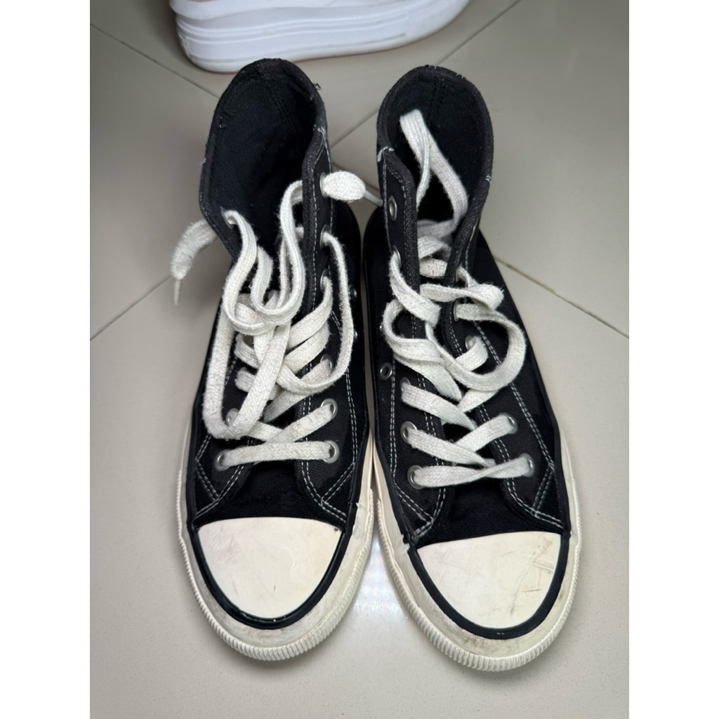 Sneakers Wanita Preloved
