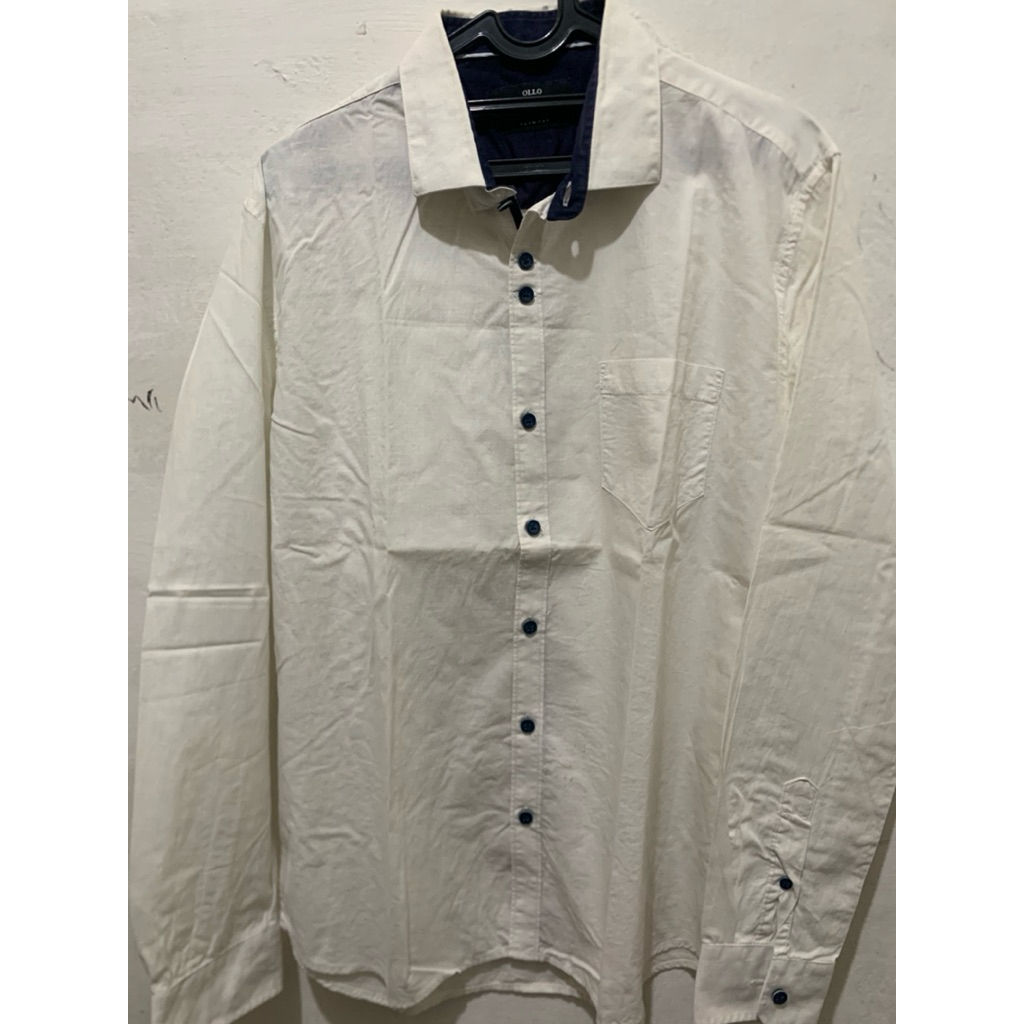 Kemeja putih motif brand Ollo second