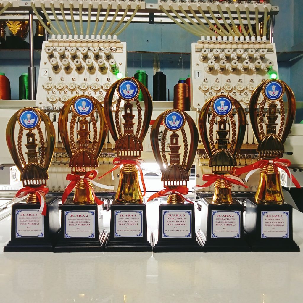 Piala Murah, Piala Grosir, Piala anak sekolah, Piala Hemat, Piala Plastik Murah, Piala Set