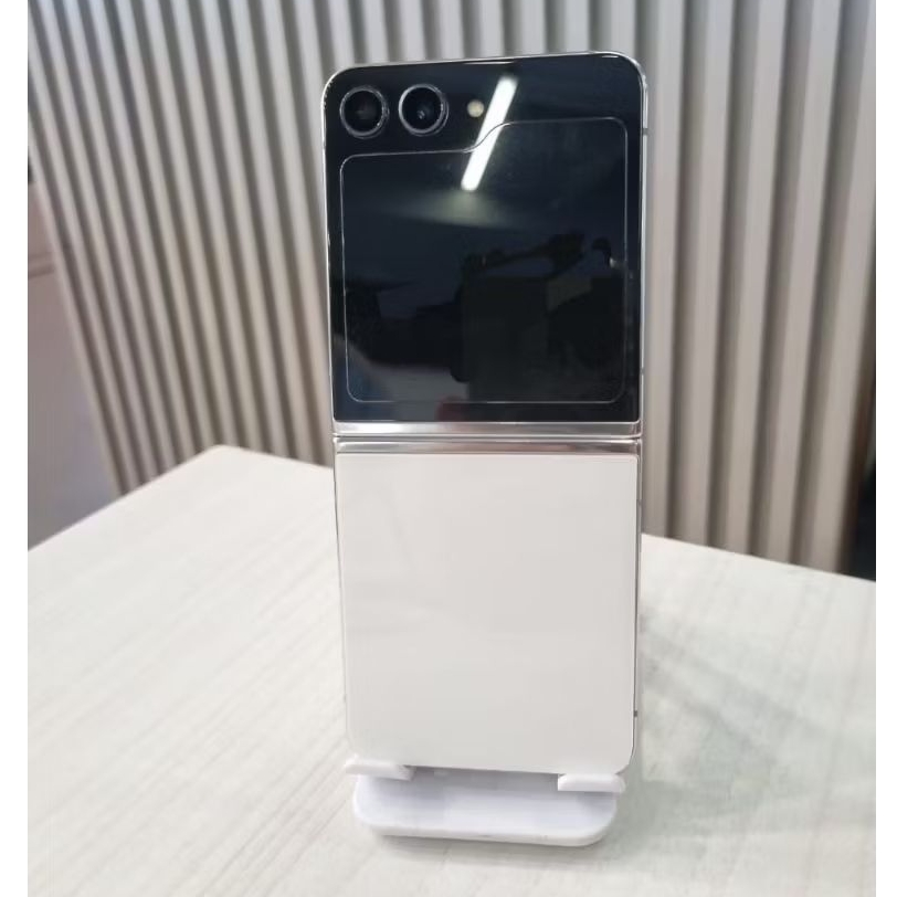 Samsung Galaxy Z flip 5 8/512GB Second berkualitas