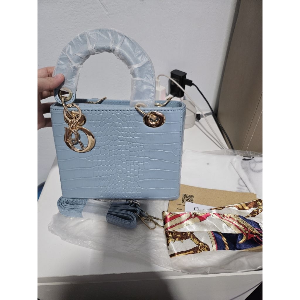 tas wanita biru muda