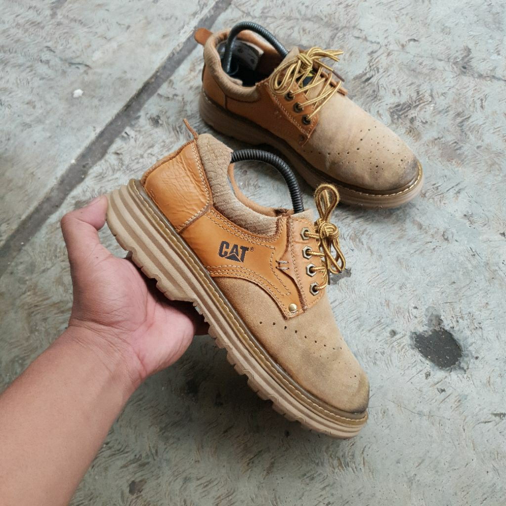SEPATU SECOND CATERPILLAR BOOT CREAM ORIGINAL