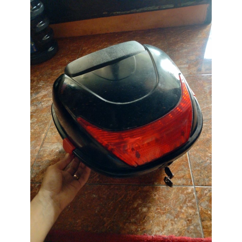 Box belakang touring sepeda motor