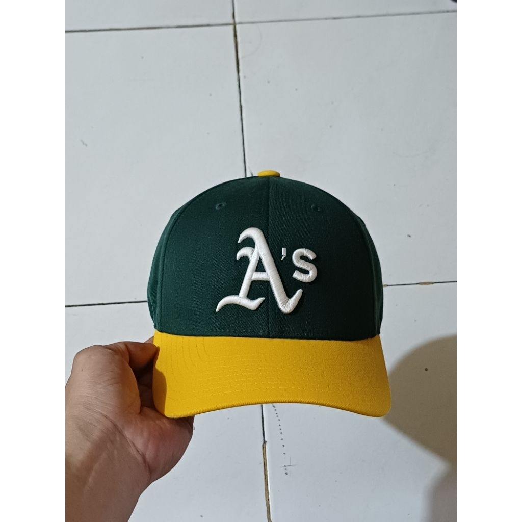 topi MLB second
