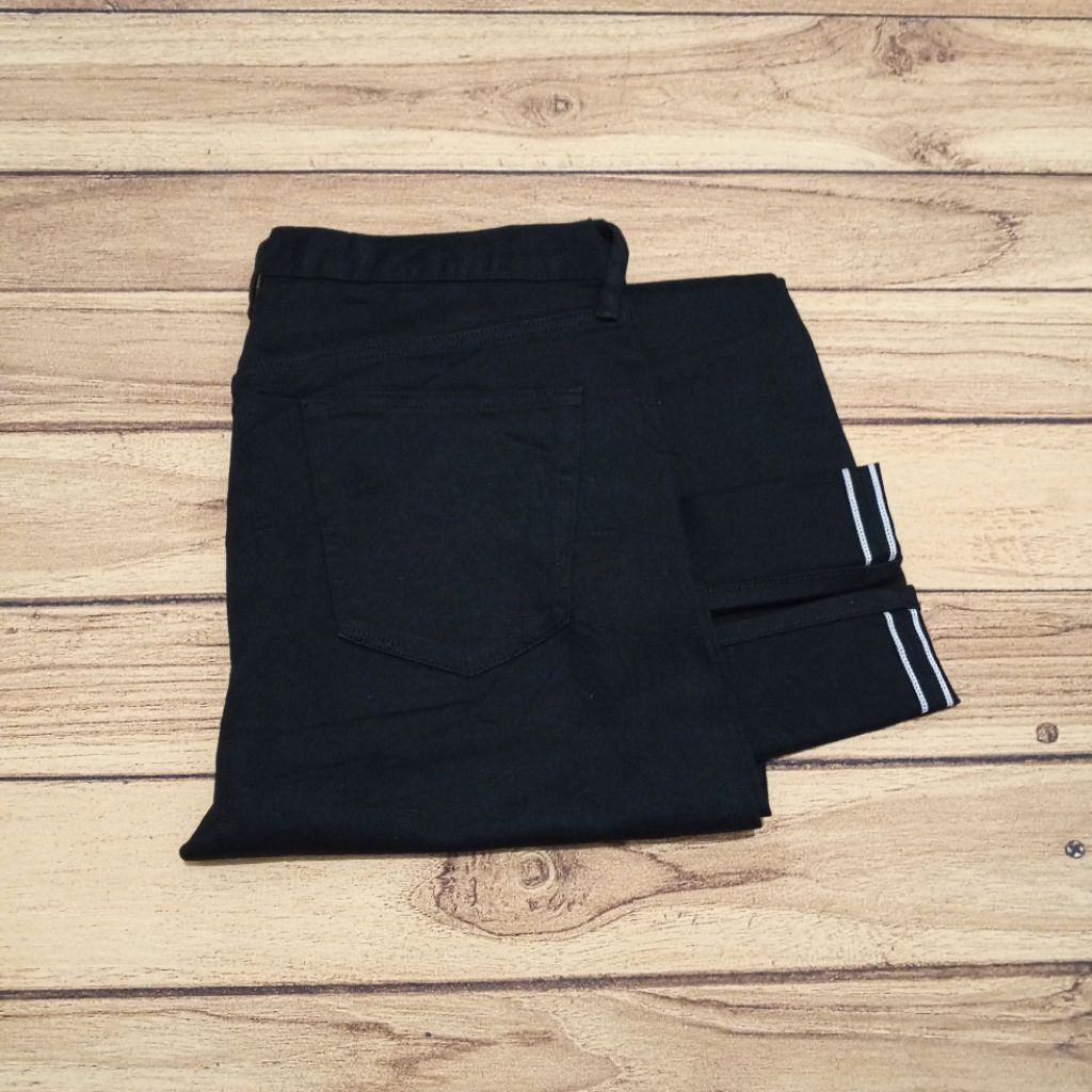 Uniqlo Selvedge Black jeans