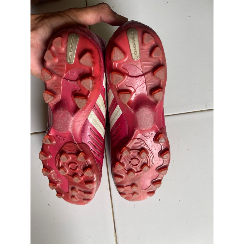 Sepatu Bola Adidas Predator