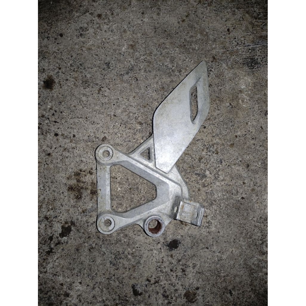 postep fostep depan kiri saja honda CBR 150 CBU FI ori copotan