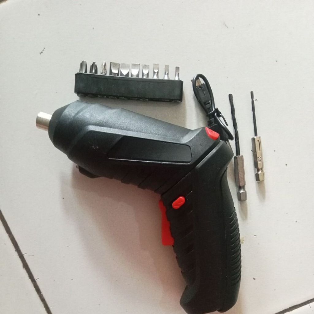 bor mini codless, plus mata obeng mata bor, secound like new baru satu kali pakai