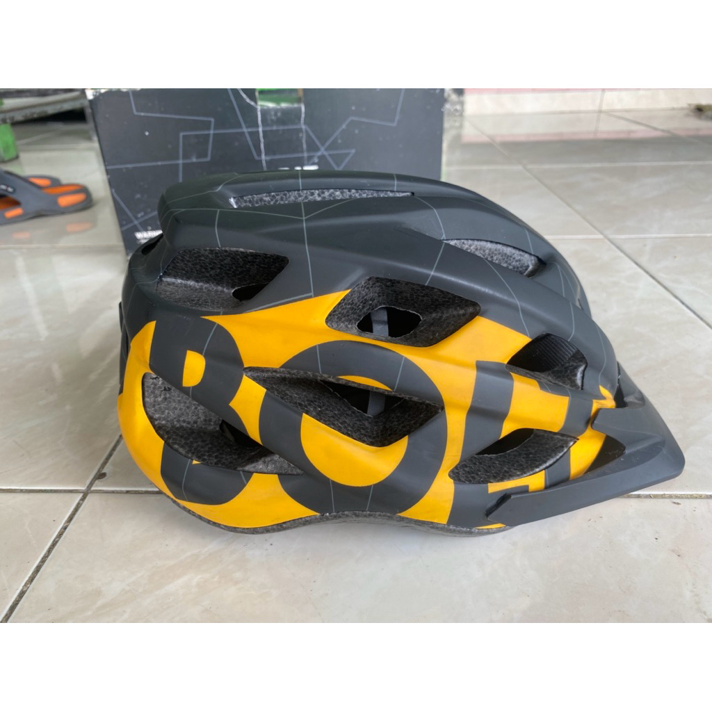 Helm Sepeda Bolt