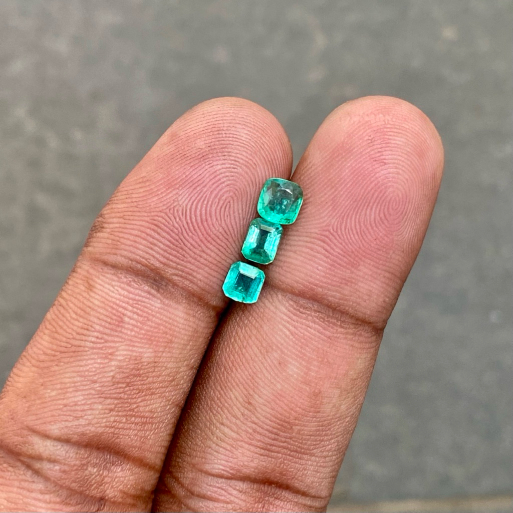 Natural Zambian Emerald Beryl Jamrud Batu Zamrud Colombia ukuran Kecil Pcs 3