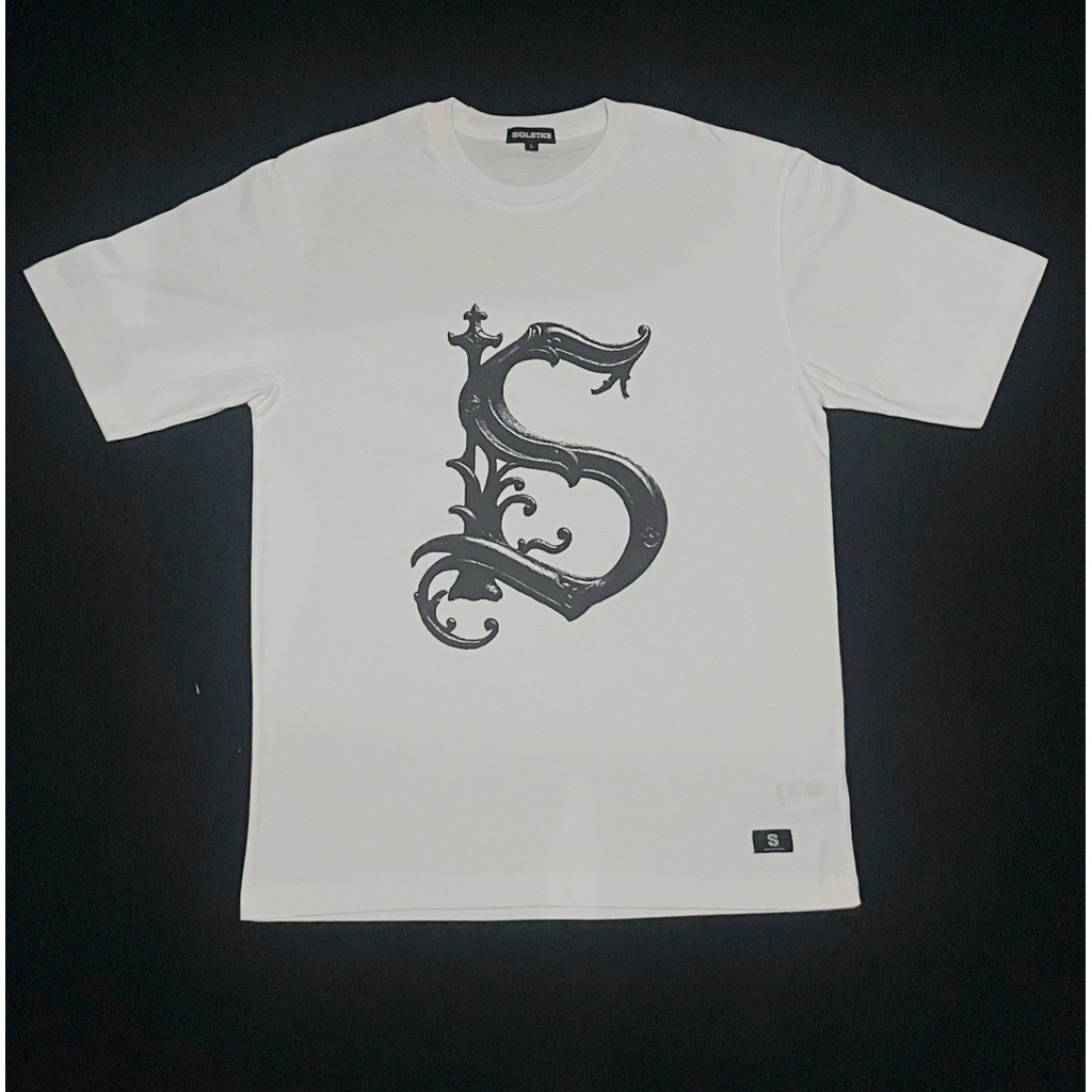 SOLSTICH Kaos Pria Oversize Premium – T-Shirt Streetwear Logo S Gothic | Cotton Combed Tebal