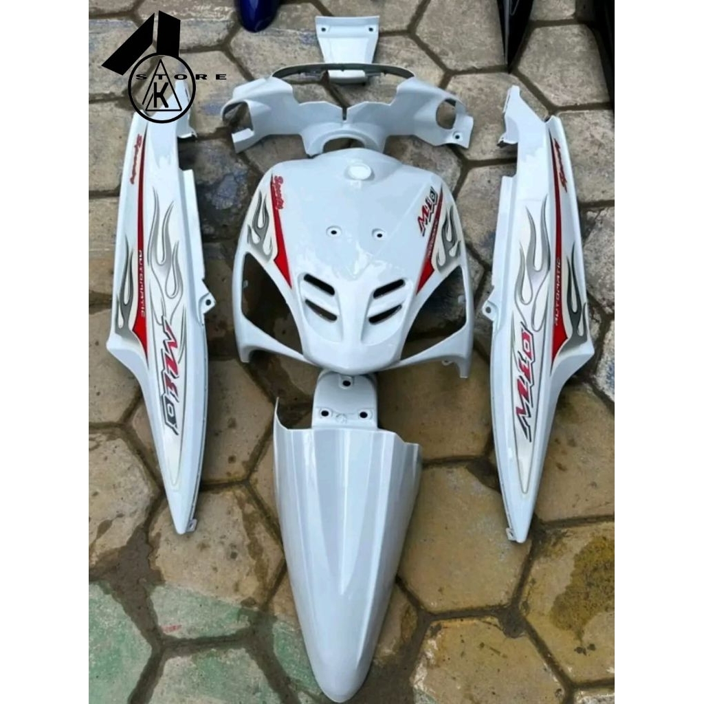 Cover body full bodi halus Mio sporty warna putih plus striping / stiker