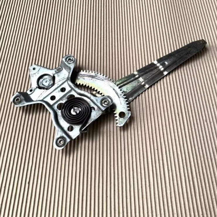 REGULATOR POWER WINDOW NAIK TURUN KACA PINTU BELAKANG KIRI TOYOTA TWINCAM AE92 COPOTAN