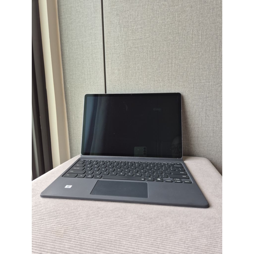 JUAL SECOND LIKE NEW Samsung Galaxy Tab S10+ plus keyboard cover