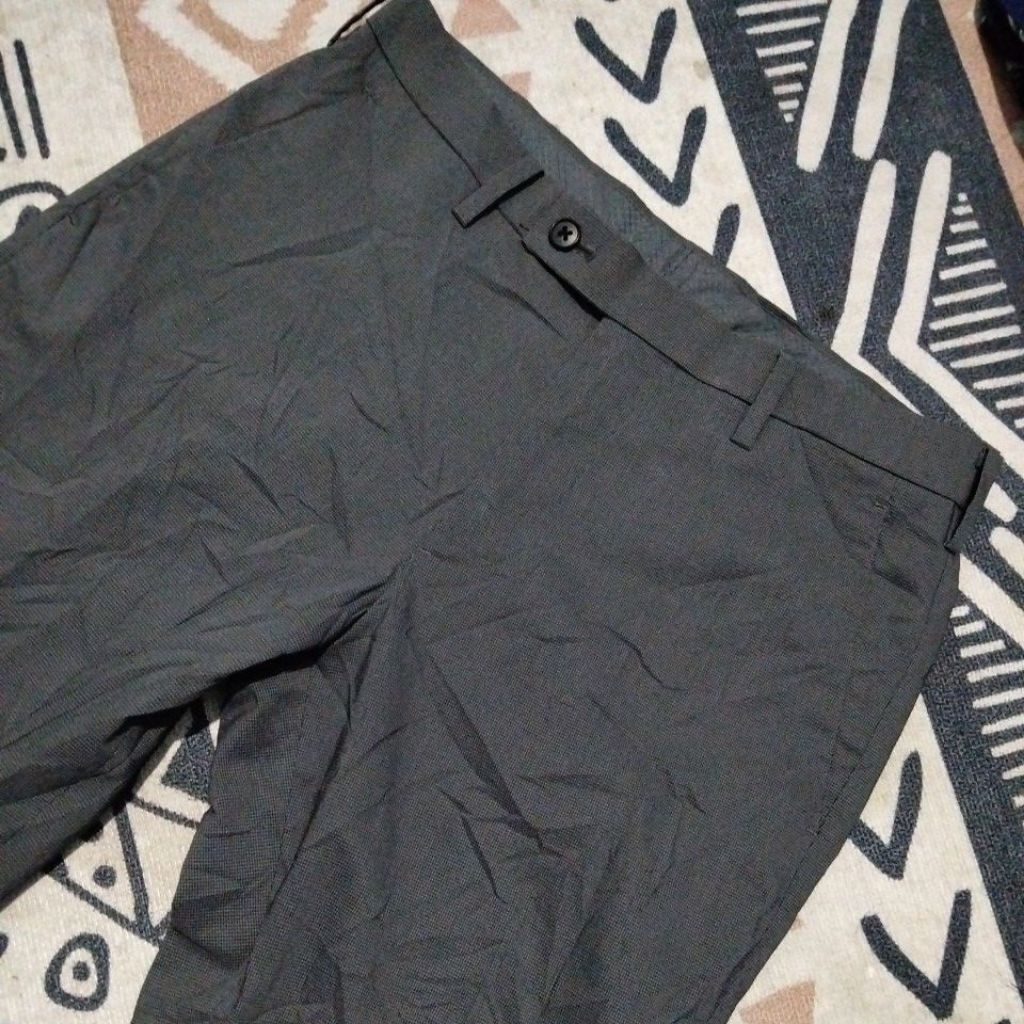Uniqlo celana formal dark grey