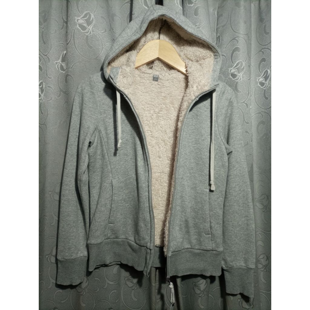 Jaket Hodie Ziper Uniqlo Original Sherpa Dalam_Abu Muda_Size S