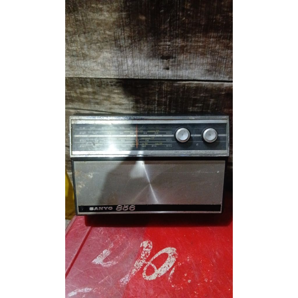 Radio sanyo 185k jadul antik kuno lawas vintage display anggap mati