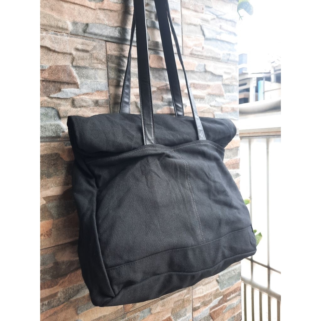 Tenteng Hitam Studio Tomboy - Tas Branded Original