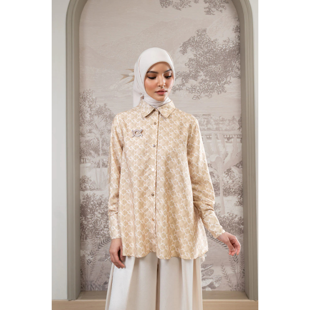 Monogram Pleated Shirt Wearing Klamby