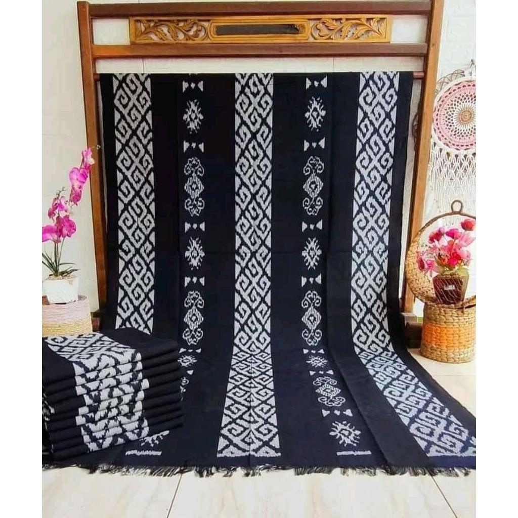 Kain Tenun Motif Batik