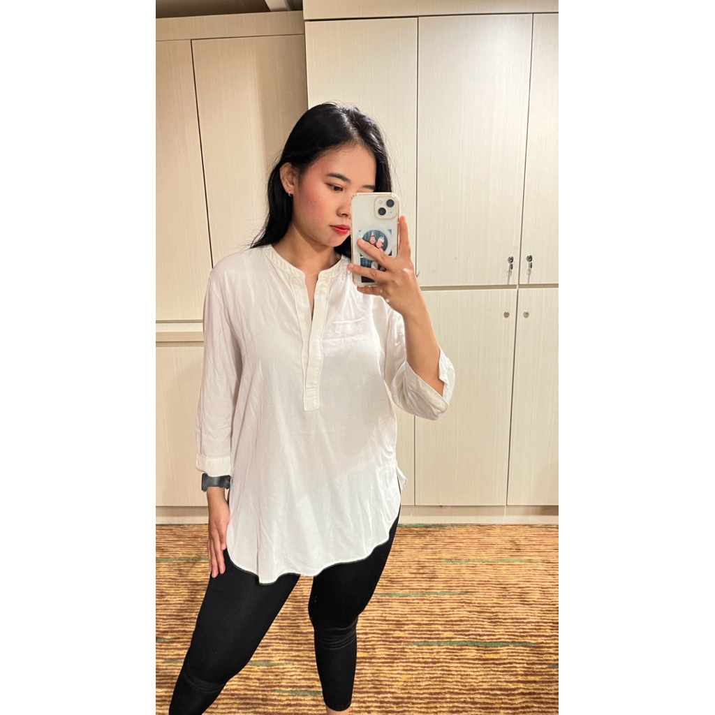 Uniqlo kemeja putih