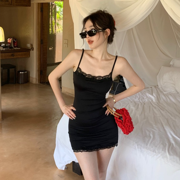 PROMO TERBARU HITAM GAUN BODYCON , RENDA GAUN,SIMPLE DAN SEKSI TERSEDIA DALAM WARNA HITAM, PUTIH,