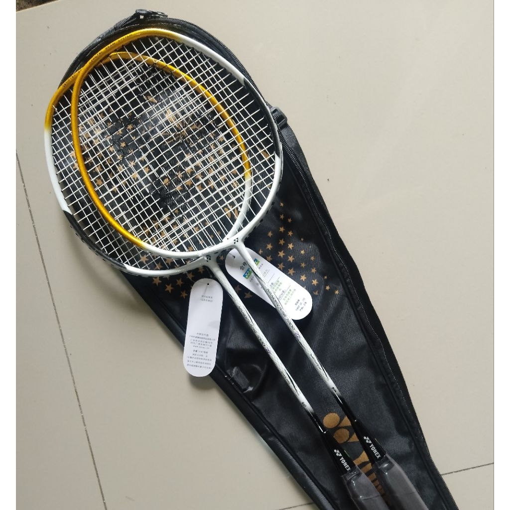 RAKET 2pcs gratis tas terusan tanpa sambungan  lentur ringan dan kuat