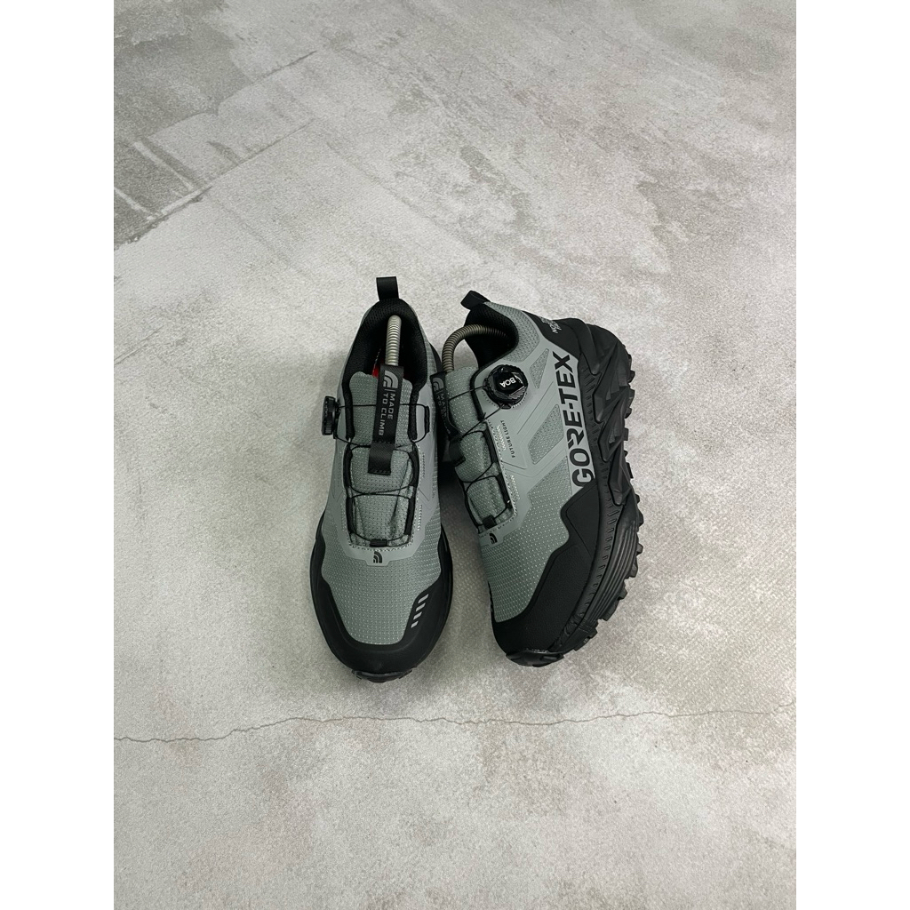 sepatu goretex tnf