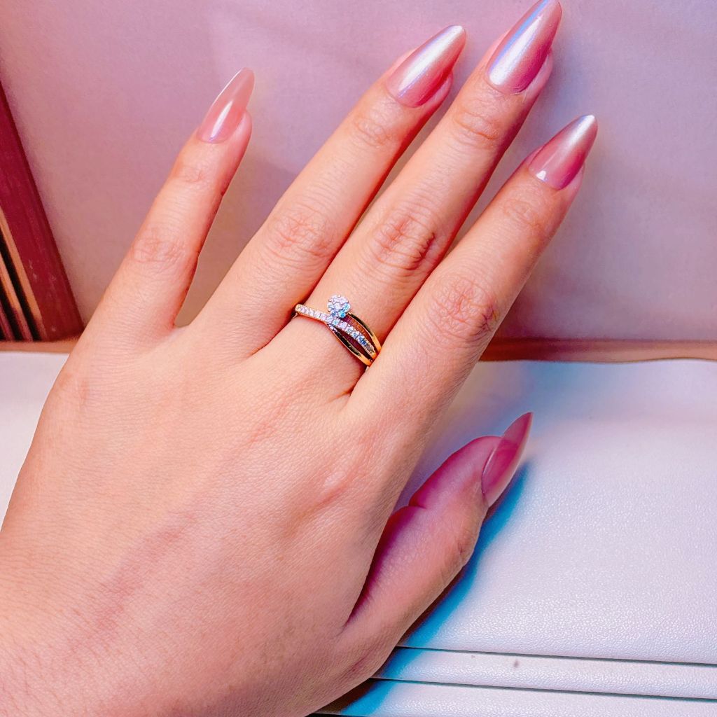 CINCIN TITANIUM WANITA DESAIN ELEGAN DAN SIMPLE MODEL PERMATA ANTIKARAT