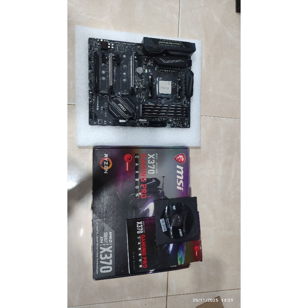Motherboard Mobo MSI X370 Gaming Pro Carbon AM4 paketan AMD Ryzen 3 2200G