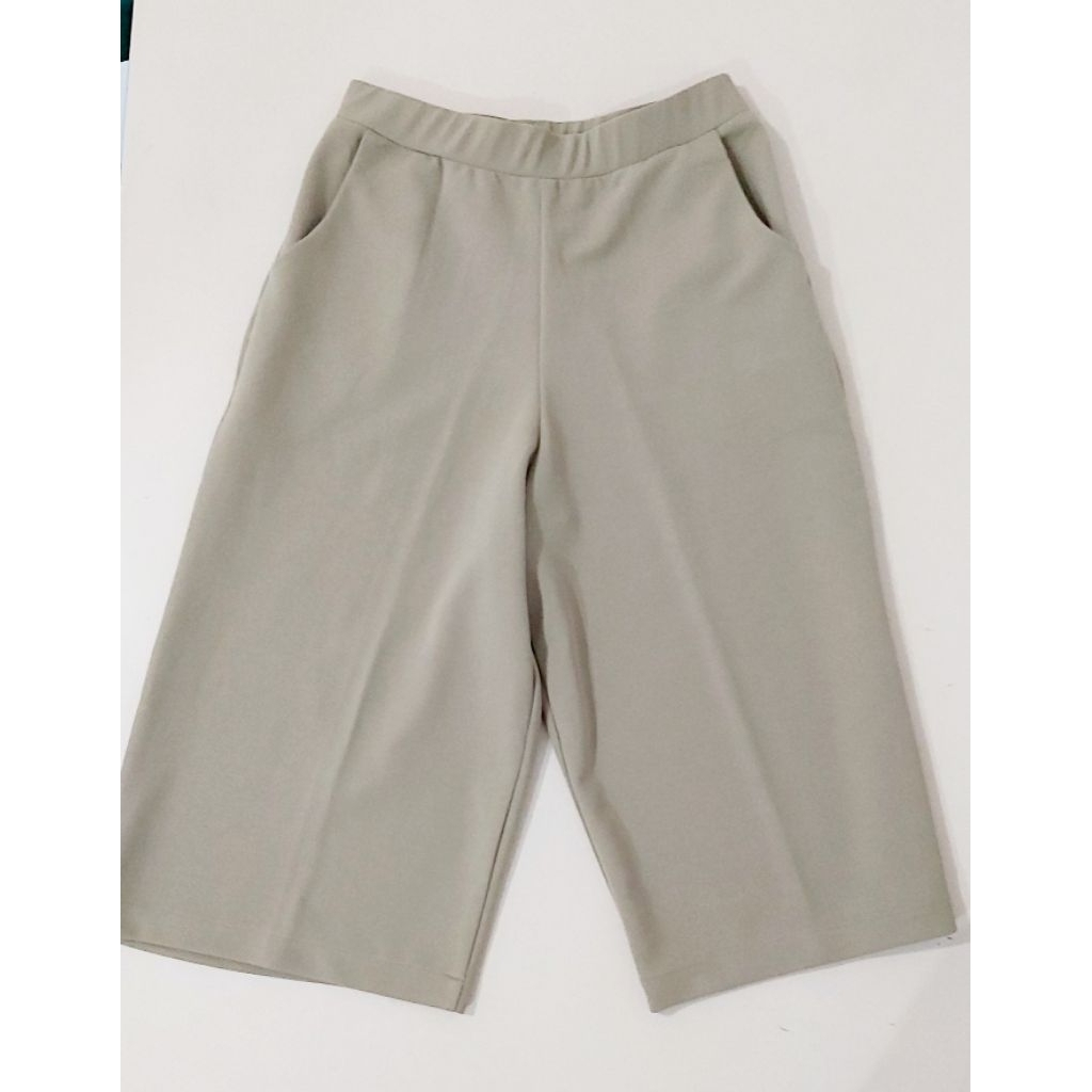 CELANA KULOT WANITA KEKINIAN WARNA KHAKI PRELOVED