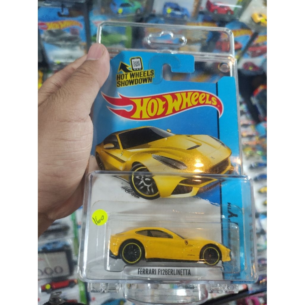 HotWheels Ferrari f12 berlinetta kuning
