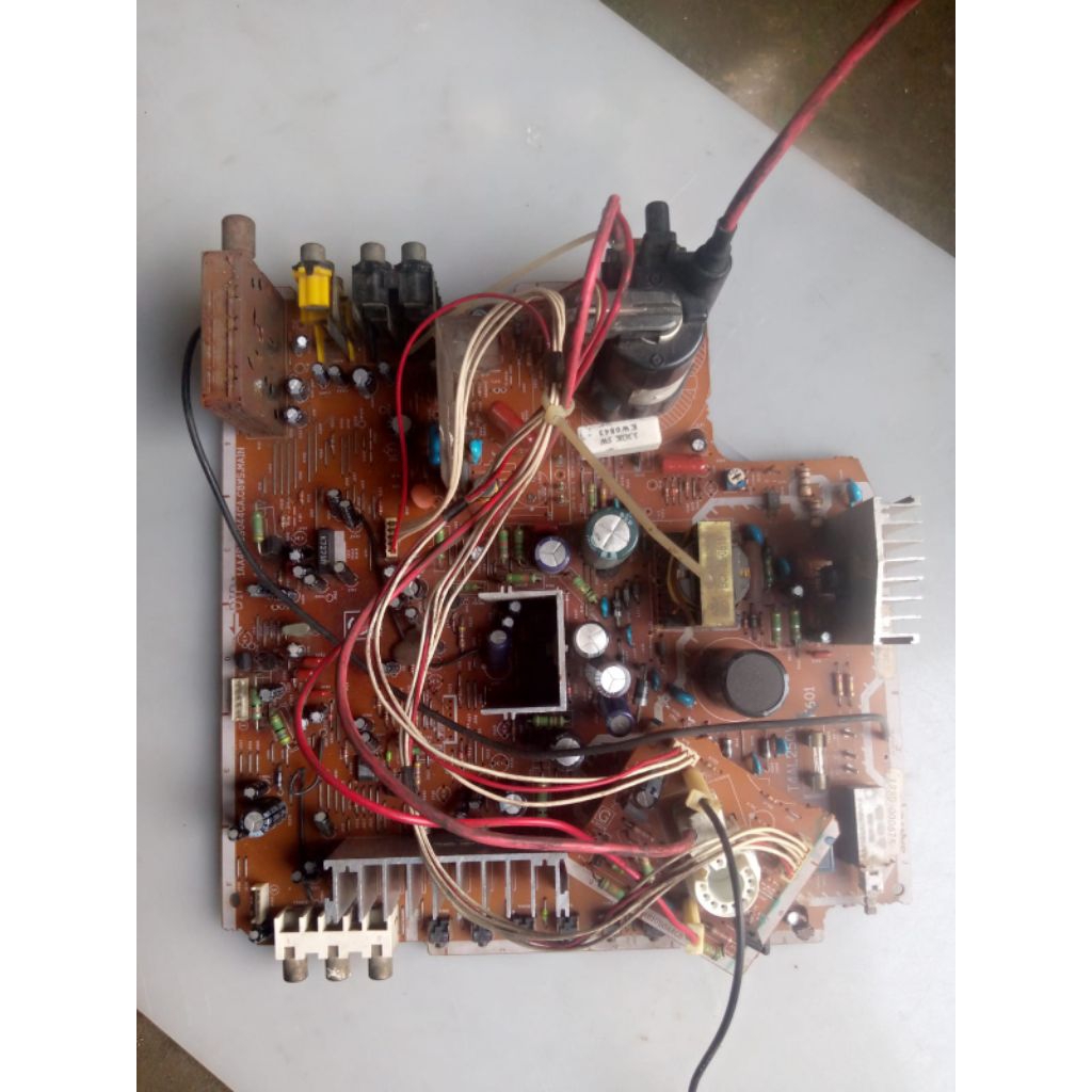 mesin tv Sanyo tabung 21/14inch,komponen lengkap,cabutan blm test/gambling