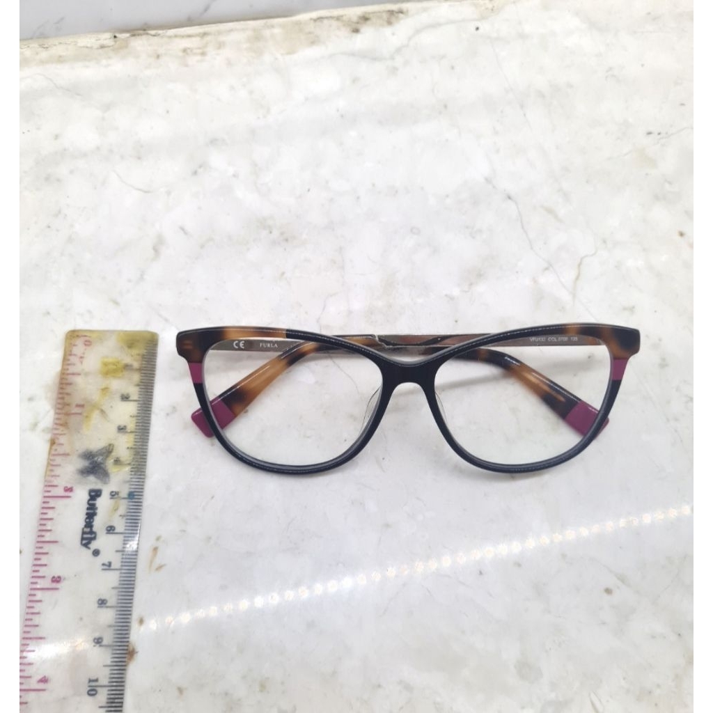 Kacamata Furla