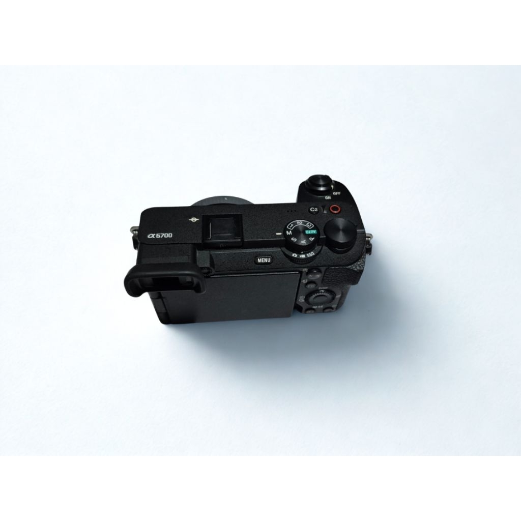 Sony A6700 + Lensa Sony 35mm & G 18-105mm