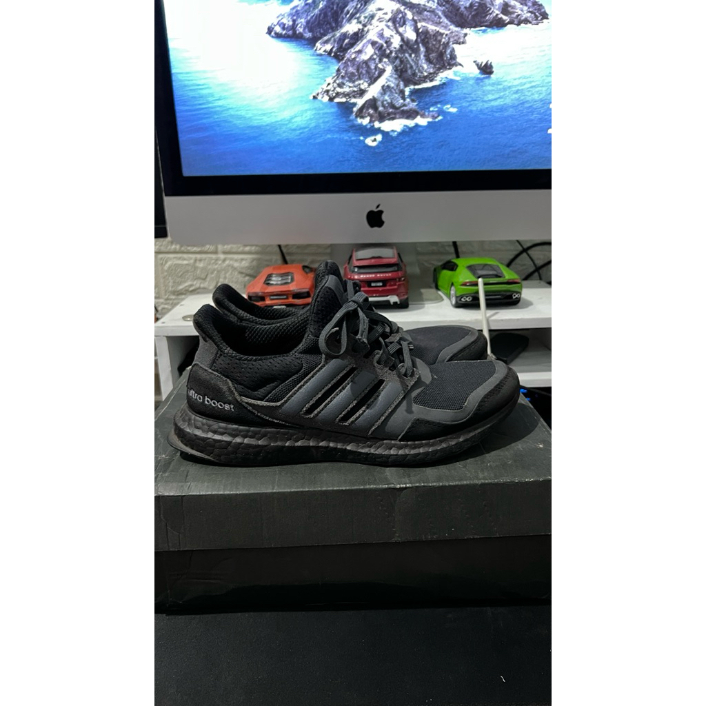 Ultraboost Triple Black Size 37.5