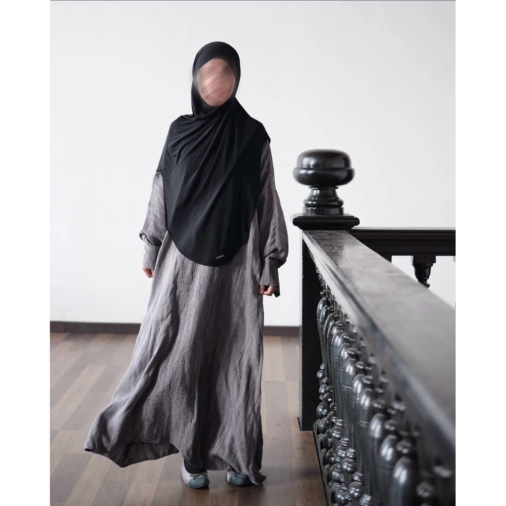 PW The Answer Abaya Grey Size S by Aqsamodestwear