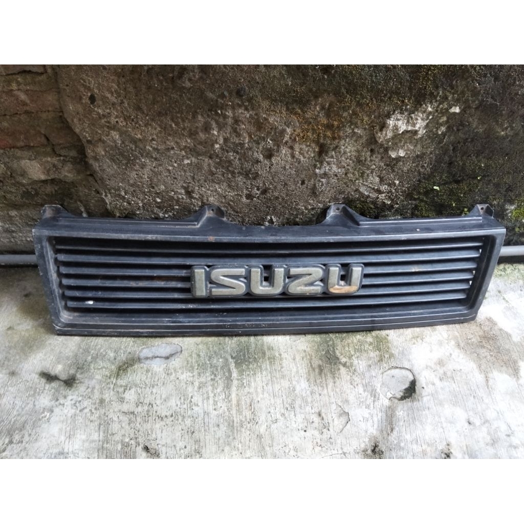 grill depan Isuzu panther 2,3 2,5 kotak original