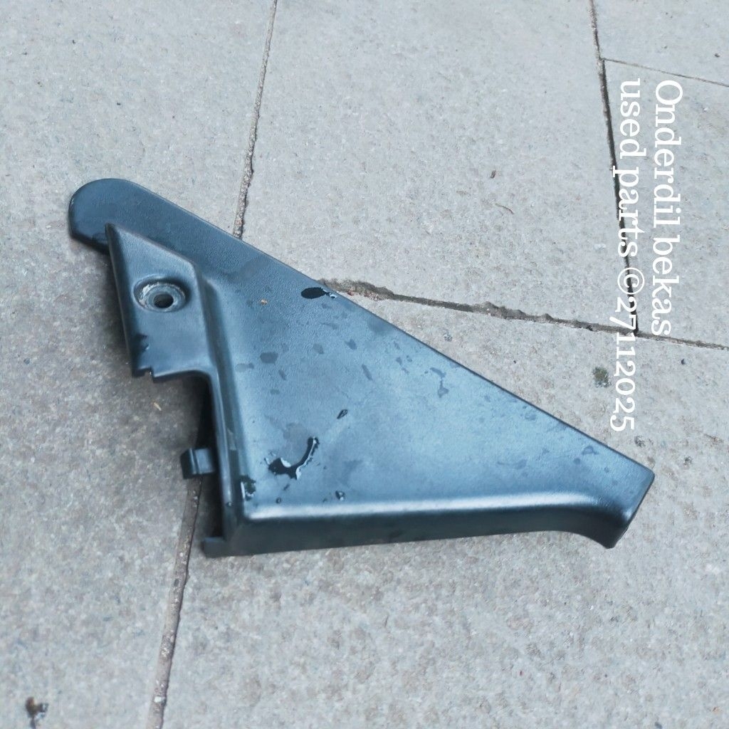 garnish segitiga spion kanan Suzuki Esteem