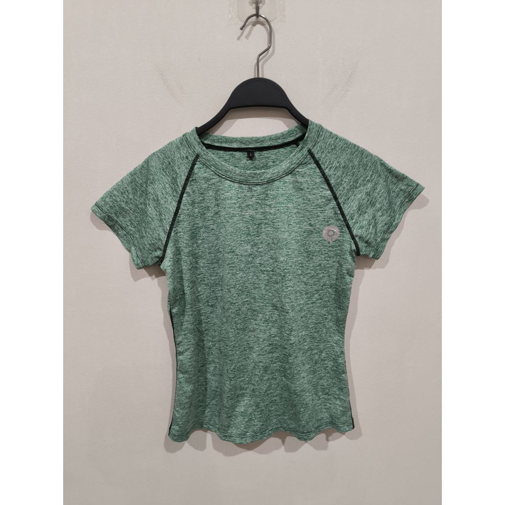 Preloved Kaos Olahraga Wanita Hijau