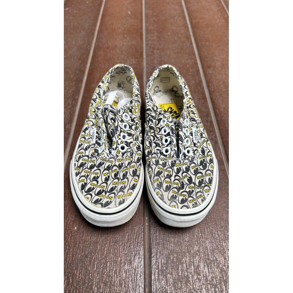 Preloved sepatu vans x mooneyes