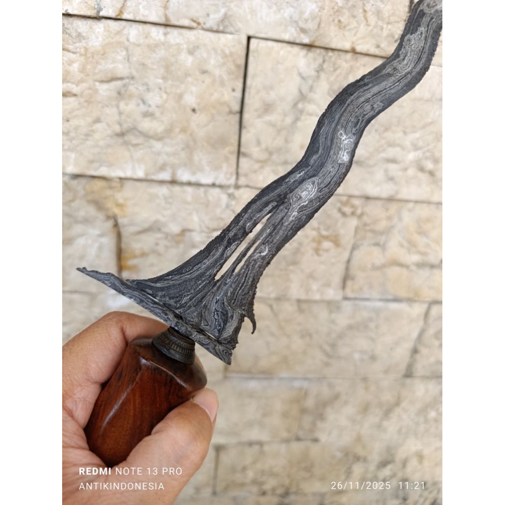 Keris Sangkelat Luk 13