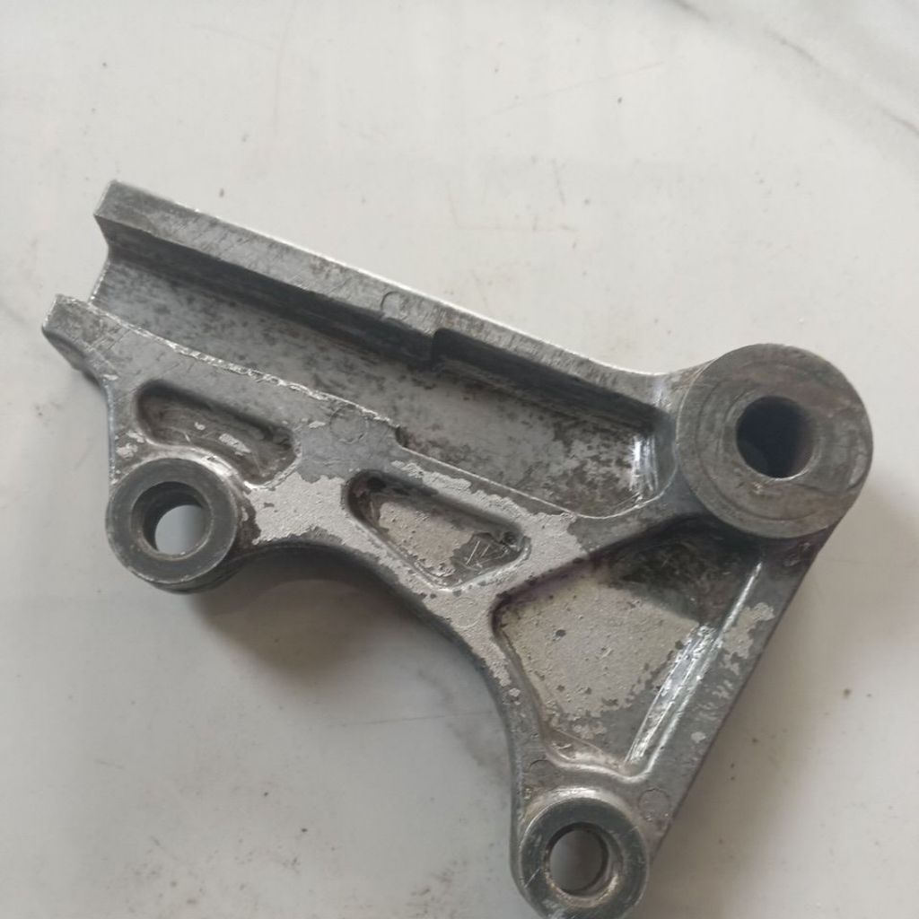 breket cakram belakang satria hiu/lumba original