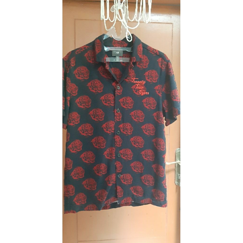kemeja twenty two tigers h&m size xs