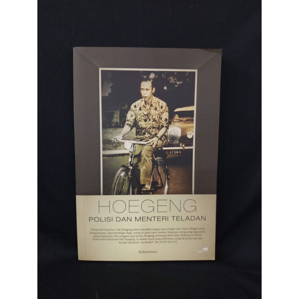 Buku Hoegeng Polisi dan Menteri Teladan by Suhartono