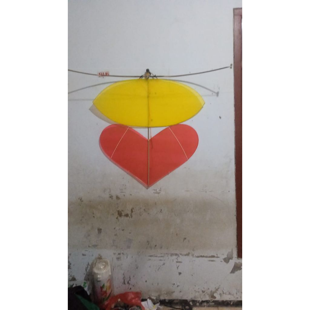 Layangan gapangan model love