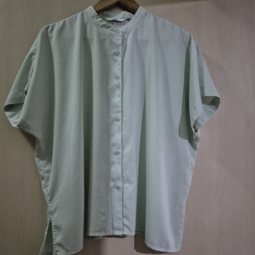 Atasan kemeja blouse wanita uniqlo hijau mint