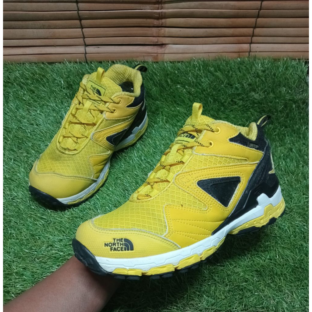 Sepatu Outdoor Second TNF GTX mid cut 37,5/23,5cm